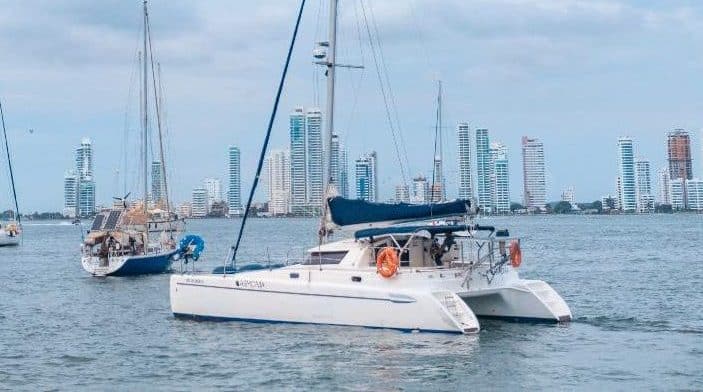 Catamaran 38 ft